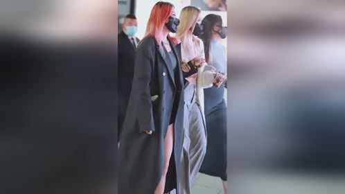 黑色系女头微胖街拍
