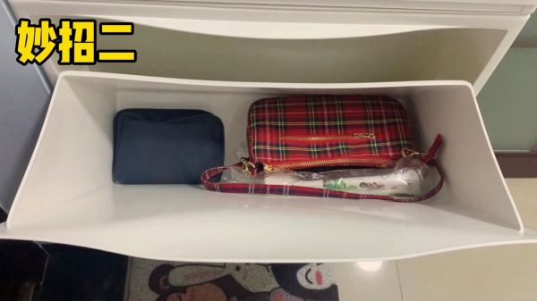 房间收纳小技巧，58平方小户型家庭，整理化妆品背包小妙招