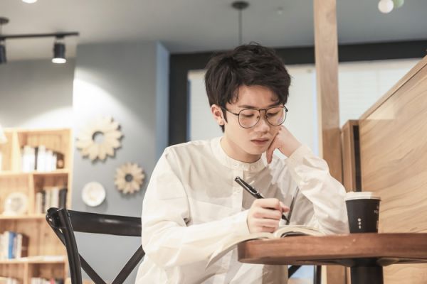 成都宠物学校中专_成都学宠物美容哪里好