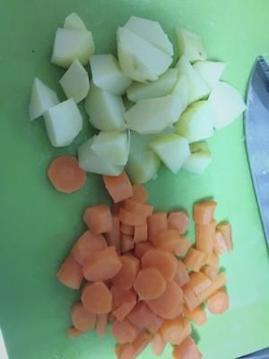 ★宠物食谱★狗狗最爱的狗伯沙拉的做法 步骤2
