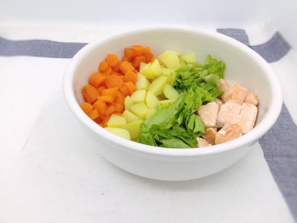 ★宠物食谱★狗狗最爱的狗伯沙拉的做法