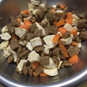 狗狗食谱-鸡胸肉拌狗粮的做法 步骤4