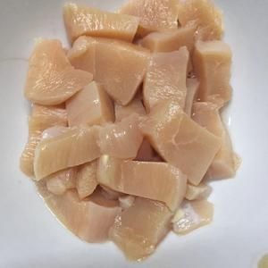 狗狗食谱-鸡胸肉拌狗粮的做法 步骤1