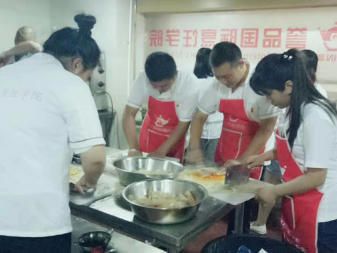 温州职业技能培训·厨师、食品雕刻师、冷菜师等培训 正宗贵州羊肉粉的做法