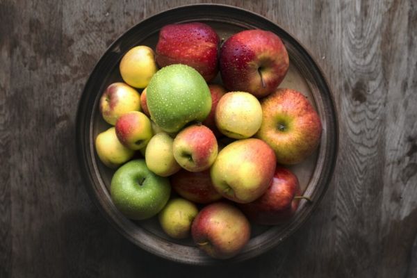 manzanas para desayunos en un bol