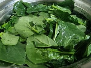 超详细宝宝辅食1：菠菜泥的做法 步骤2
