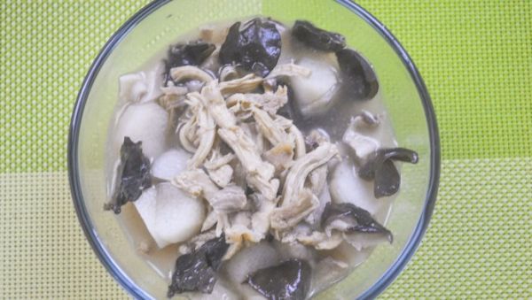 狗狗菜谱：山药鸡肉汤