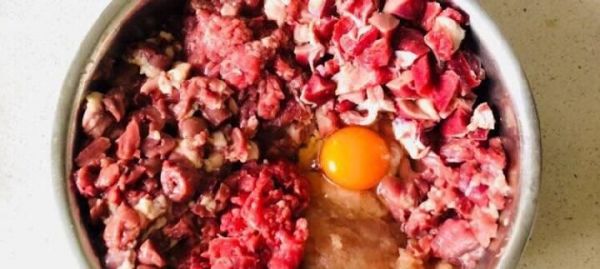 自制猫粮鱼块配方——为宠物健康献爱心（从食材到制作，手把手教你如何为爱宠自制营养猫粮鱼块）