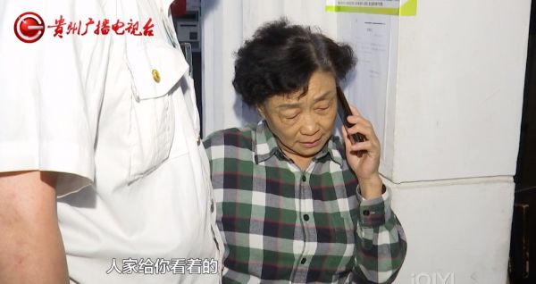 贵阳一小区道路中央，来了只“四脚兽”拦路？走近一看才发现是......