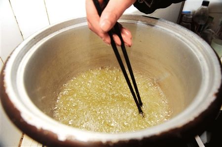 白糖+水+白矾2小时熬出歪蜂蜜