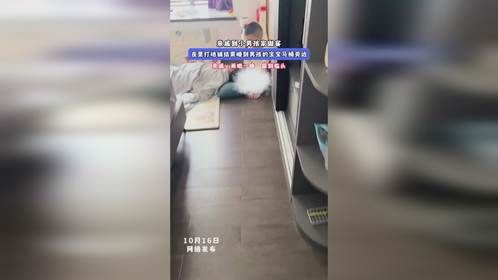 亲戚到小男孩家做客，夜里打地铺结果睡到男孩的宝宝马桶旁边