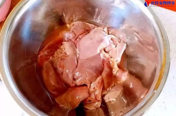 钓泥鳅用什么饵料最好钓，钓饵和钓法详解，小地笼放什么鱼饵好一点