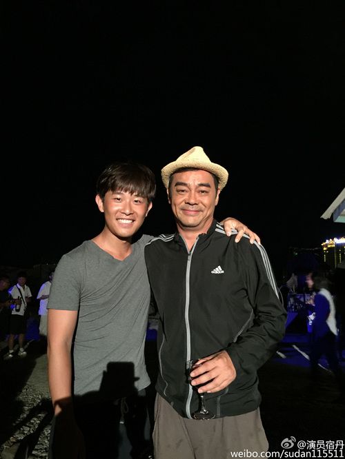 宿丹微博晒与刘青云合影