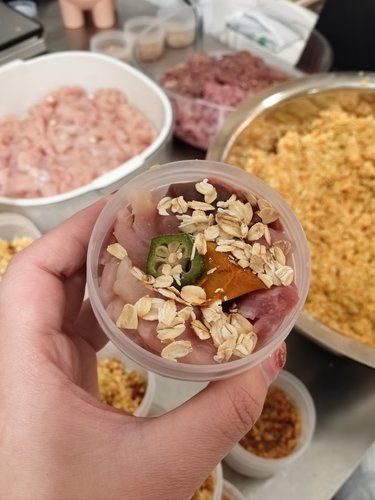 长沙这样的自制狗狗鲜食餐盒包月200贵吗！