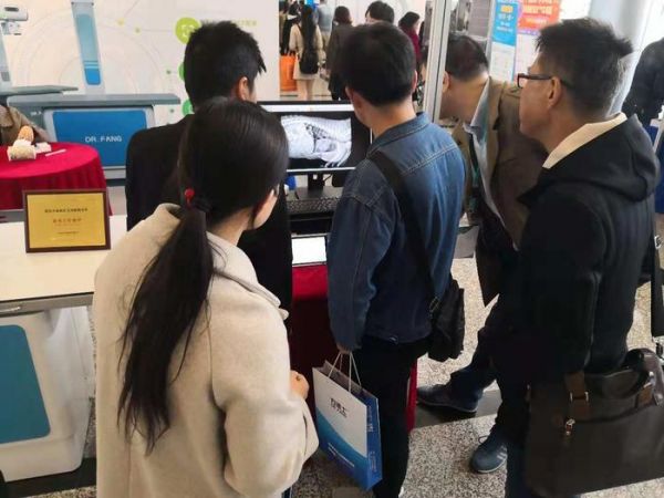 自主研发方博士宠物DR震撼亮相2018长三角小动物兽医师大会