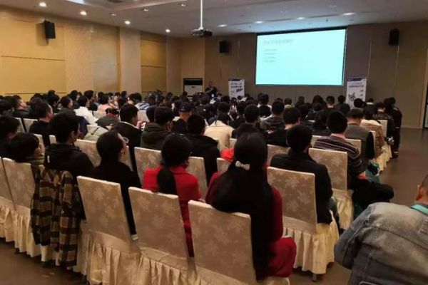 自主研发方博士宠物DR震撼亮相2018长三角小动物兽医师大会