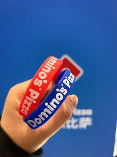 披萨披萨好吃的大披萨来啦。