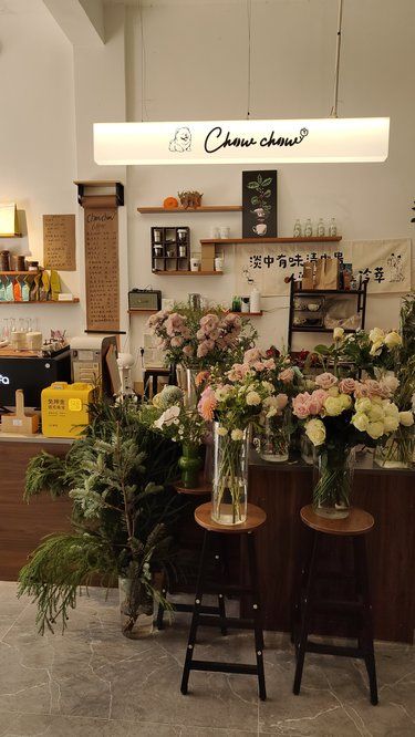 在湖州｜周末好去处!一家可以撸狗的鲜花咖啡店