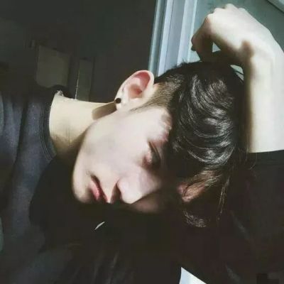 温柔帅气，男生头像中的独特风采