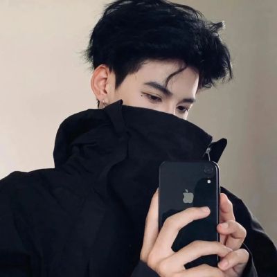 阳光帅气个性男生头像，微笑展现自信风采