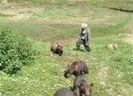 养只哈士奇犬你就苦叫连天,看看战斗民族养的宠物吧!