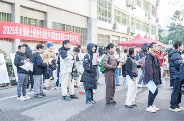 2025年研究生考试拉开帷幕 “考研政治难”登上热搜