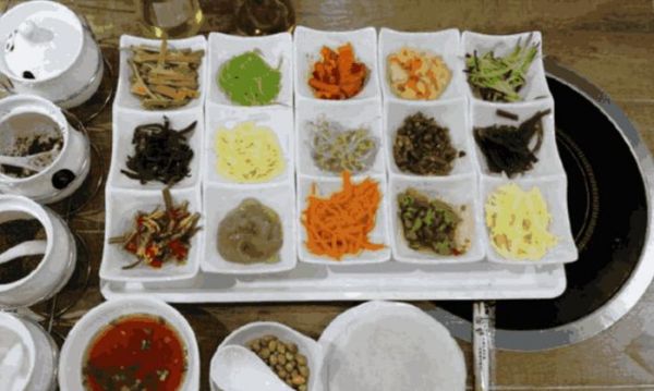 小区多只宠物狗被“团灭”,疑似有人故意投毒,却有多人拍手称好