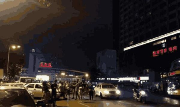 小区多只宠物狗被“团灭”,疑似有人故意投毒,却有多人拍手称好
