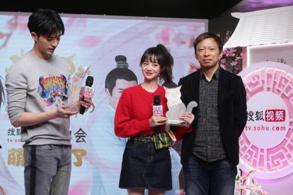 《我在大理寺当宠物》“甜蜜”庆功 徐开骋现场演绎温柔吸猫