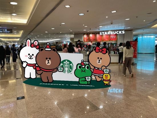全亚洲唯一LINE FRIENDS主题星巴克店铺——香港尖沙咀港威商场分店