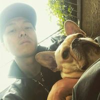 有爱好看的男生与宠物同框暖男头像