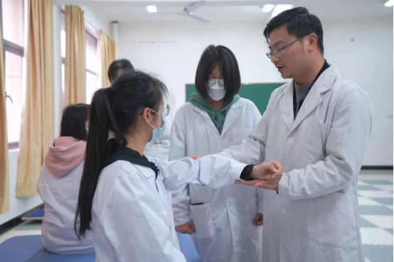 院长 湖北 恩施 学院 医学部 医学 学部 智慧 引领 健康 教育