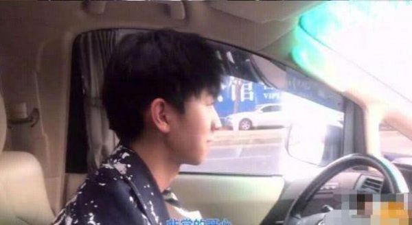让狗仔失望的男星：王俊凯被跟拍一个月后，只发现两个无聊的爱好