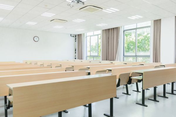 金牛宠物养护与经营专业学校