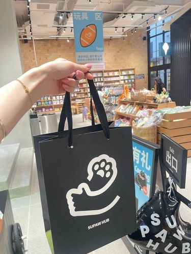 给家里的小柯基买零食啦