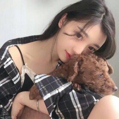 甜美女生抱宠物的可爱头像 喜爱小动物的可爱女生合照头像