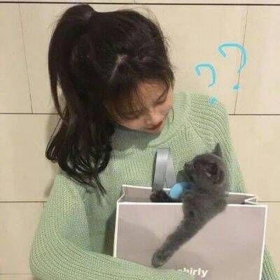 甜美女生抱宠物的可爱头像 喜爱小动物的可爱女生合照头像