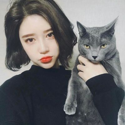 甜美女生抱宠物的可爱头像 喜爱小动物的可爱女生合照头像
