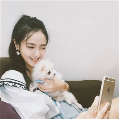甜美女生抱宠物的可爱头像 喜爱小动物的可爱女生合照头像