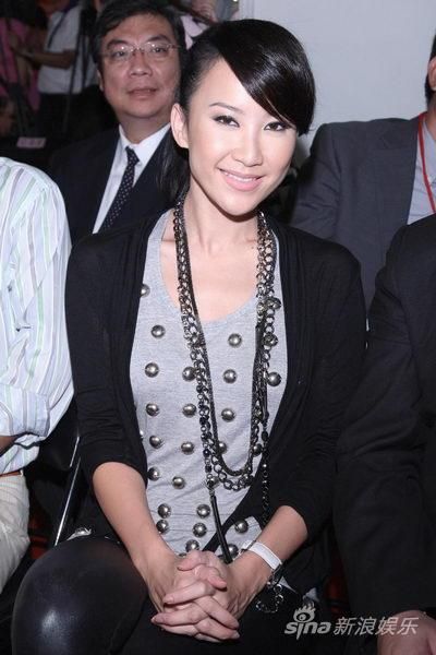 李玟任剪彩嘉宾引热呼透露最想开宠物店(图)