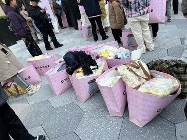 快来万象城霸王茶姬随便拿