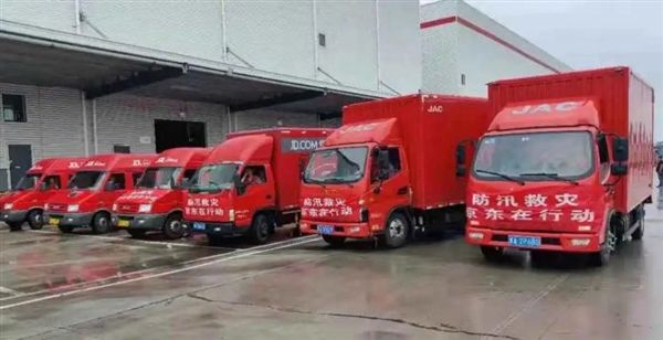 京东宠物60万元捐助物资抵达河南 宠物主粮、医疗用品帮流浪动物脱离困境