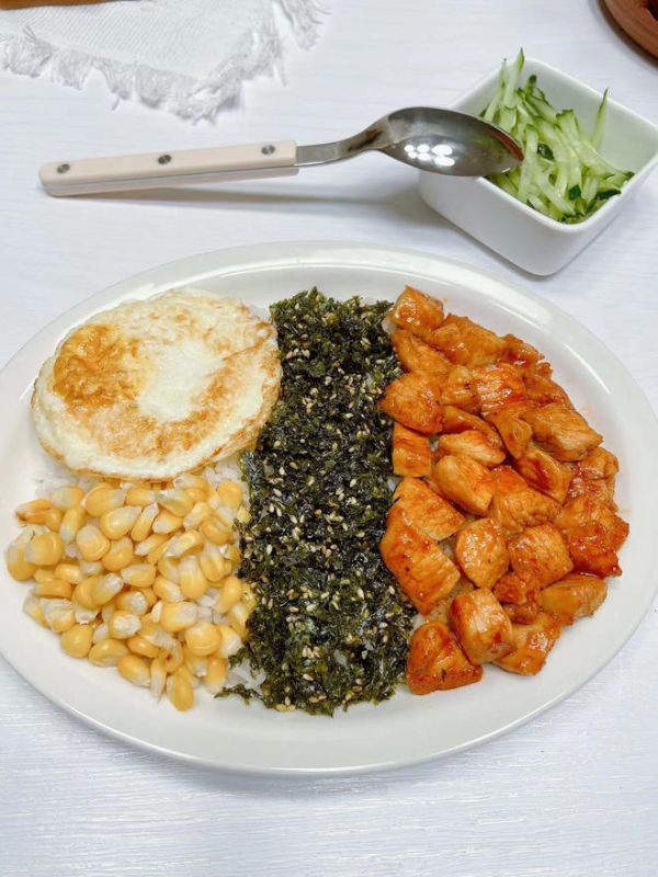 韩式鸡肉海苔拌饭的做法