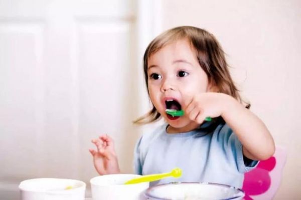 宝宝辅食喂养完全说明书！关于宝宝辅食添加问题通通为你解答