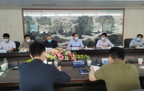 局党组成员、副局长李军主持召开新冠疫情防控涉疫宠物风险管控工作会议.jpg