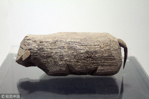木雕猪，汉，1972年磨咀子出土，甘肃武威雷台汉文化陈列馆文物。