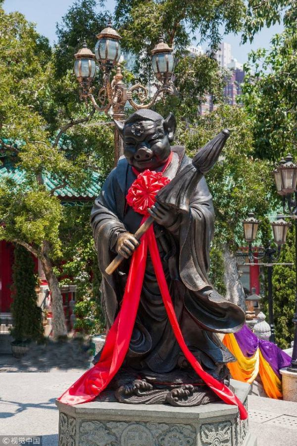 香港九龙黄大仙祠十二生肖铜雕像