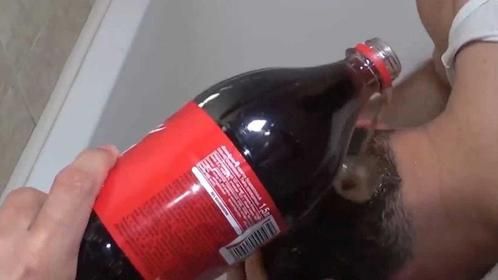 可乐洗头？小伙大胆尝试，一小时后网友惊呼惊艳！