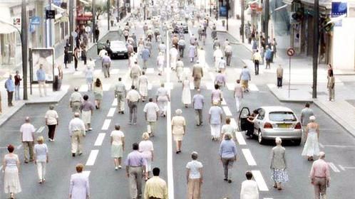 7000万人同时复活重回人间，正常陪伴家人，但行为却让人害怕！
