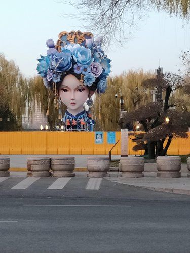 大明湖多了个女人头